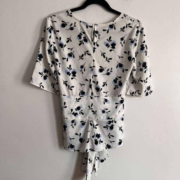 Ann Taylor White Blouse Black and Blue Floral Print Tie Belt - Picture 3 of 6